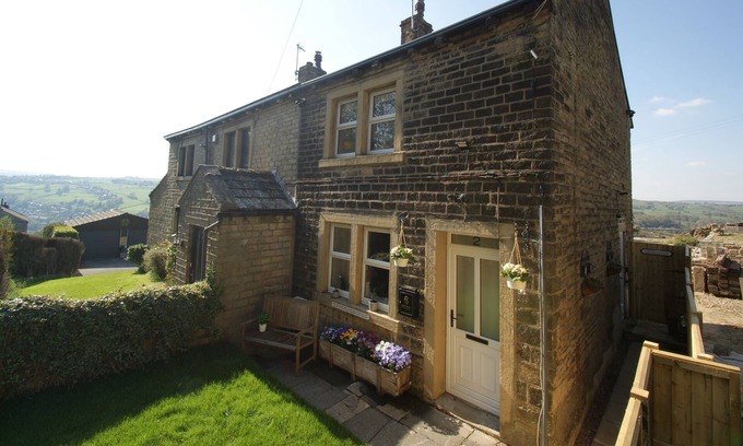 Barkisland Cottage | Cosy cottage, situated in a stunning location