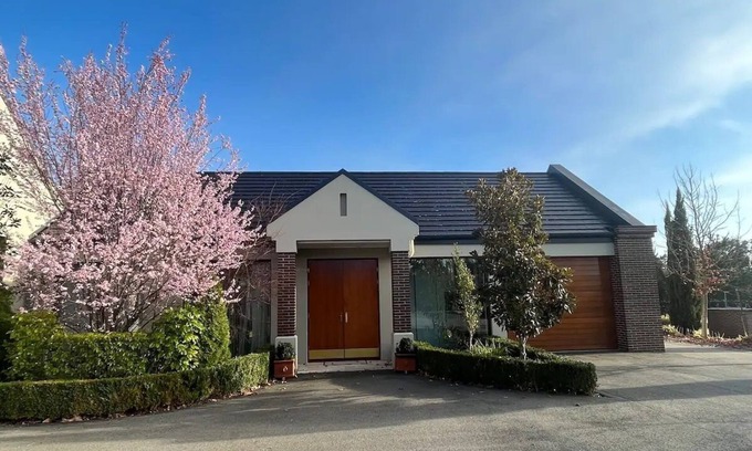 Pialligo Apartment | Cosy Country Apartment 8-mins from the City