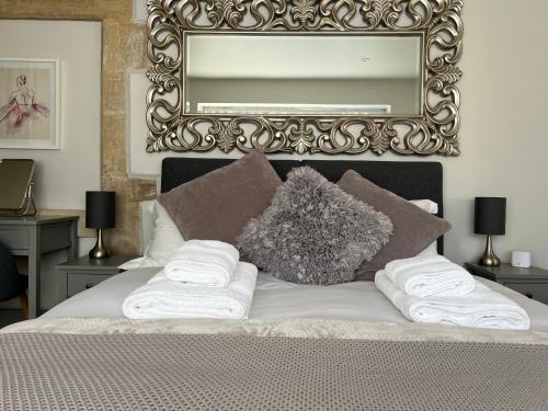 Newton St Loe Apartment | Cosy countryside stay near Bath with free parking