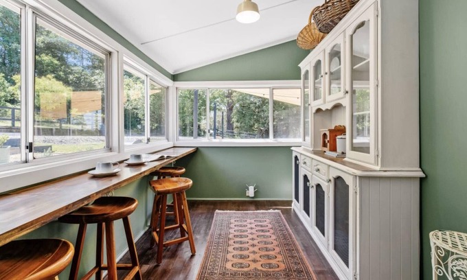 Wamberal House | Cosy Family Farm Stay - Daily Animal Feeding