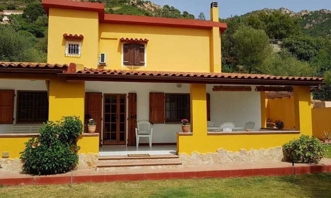 Solanas House | Cosy holiday home with great sea views