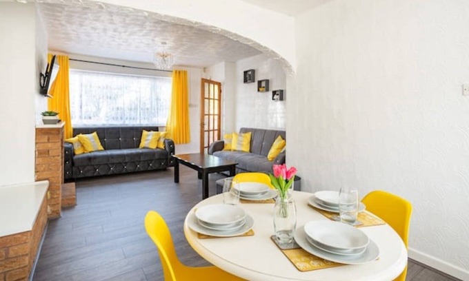 Stonnall House | Cosy House #Lea Hall Train Station #BHX #NEC #NIA
