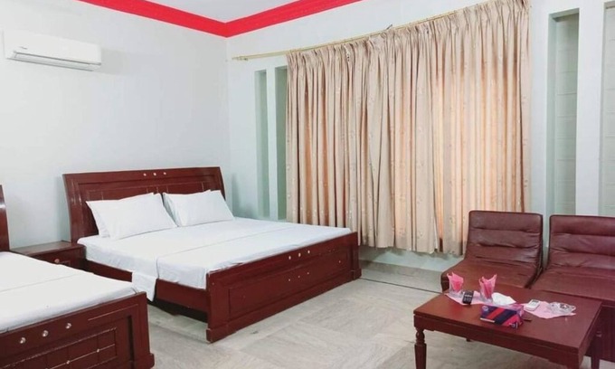 Gulshan-E-Jamal Hotel | Cosy Inn Guest House : Deluxe Family Roomnn