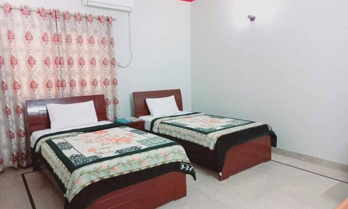 Gulshan-E-Jamal Hotel | Cosy Inn Guest House : Twin Roomn