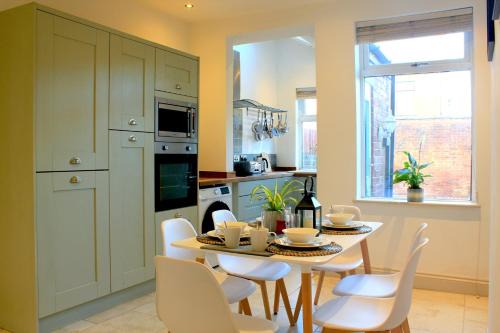Hillsborough House | Cosy Modern 3 bedroom house, Sleeps 7, Sheffield