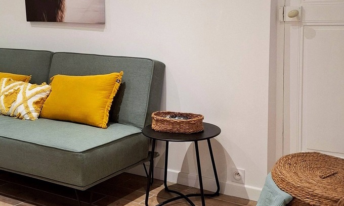 Viviers House | Cosy, quiet town house