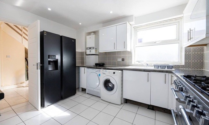 Rusholme House | Cosy Retreats Central+ Netflix+Free Parking