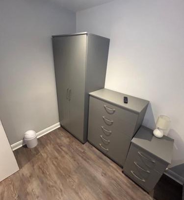 Crawley House | Cosy rooms near Gatwick Airport