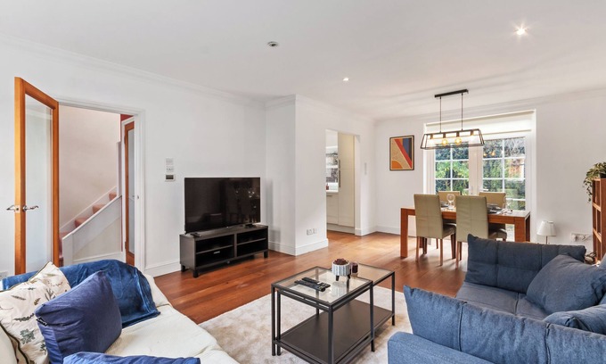 East Walworth House | Cosy Secure 2-BR near Borough Mkt! Private Parking