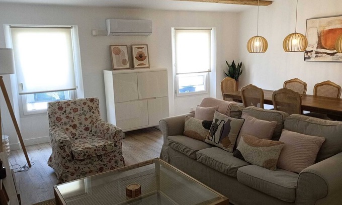 Puget-Ville Apartment | Cosy, spacious air-conditioned apartment with all mod cons
