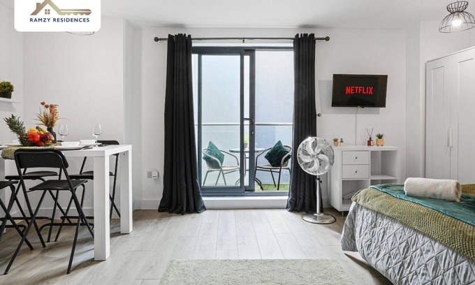 Hemel Hempstead Apartment | Cosy & Spacious Studio 20% OFF with Parking - Hemel Hempstead