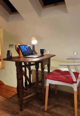 East Putney Apartment | Cosy Suite with Private Access in London Putney