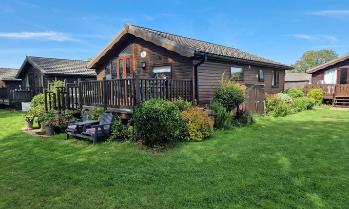 South Cerney Ski Chalet | Cotswold Lakeside Lodge 29