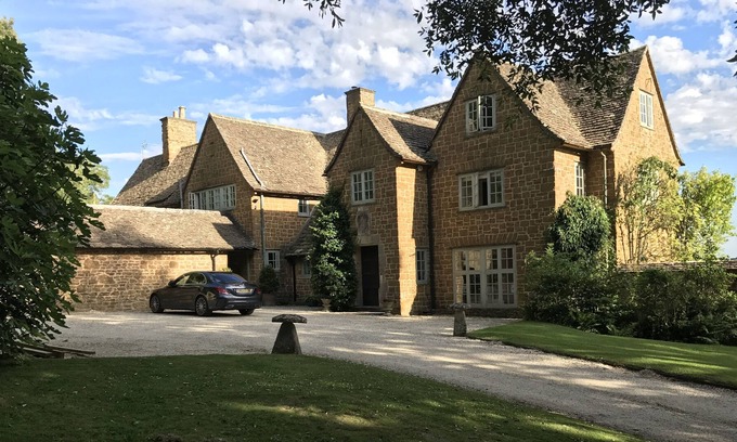 Dursley House | Cotswold stunning Stinchcombe Edge Manor with Tennis Court sleeps 26 guests