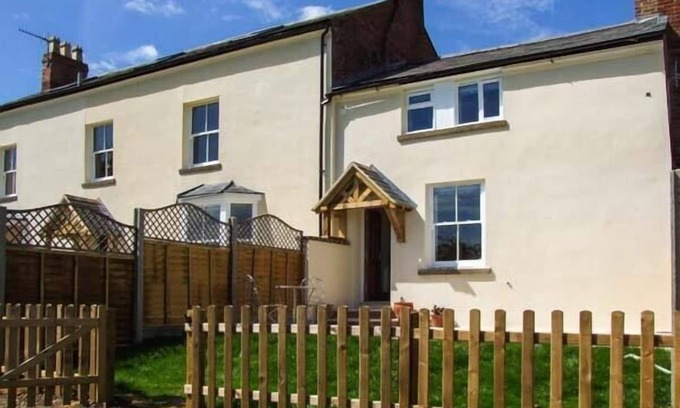 Stratford-upon-Avon Cottage | COTSWOLD VIEW, romantic, with a garden in Clifford Chambers