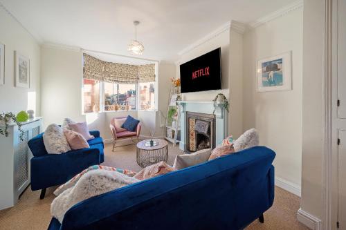 Cirencester House | Cotswolds - 3 bed house, with Garden, WiFi - Esho Stays