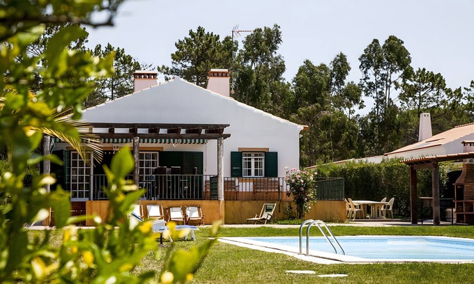 Vila Nova de Santo Andre Cottage | Cottage 'Casa Dos Pinheiros' with Private Pool, Wi-Fi and Air Conditioning