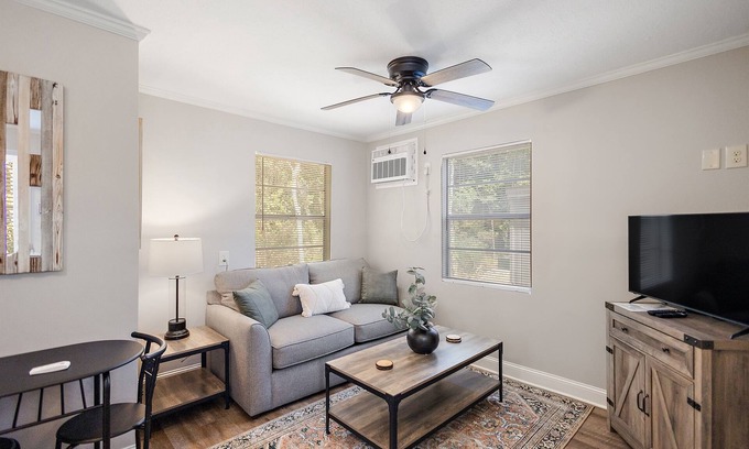 Ridgeland Cottage | Cottage 4 - Nobody Inn