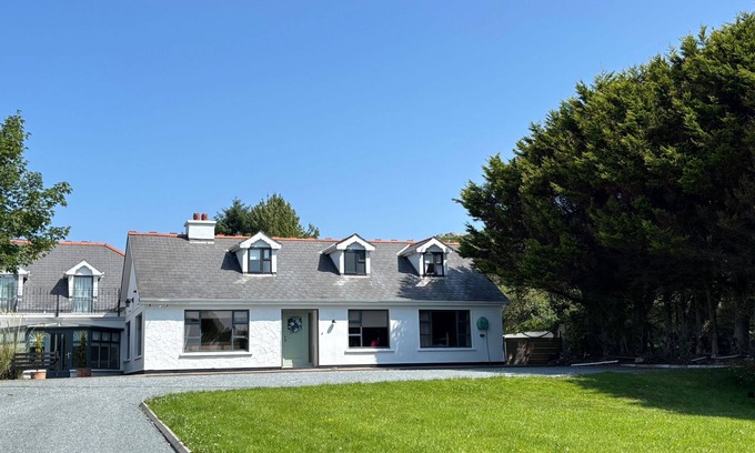 Clifden Cottage | Cottage 491 - Clifden - sleeps 6 guests in 4 bedrooms