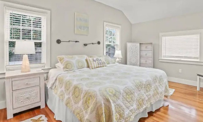 North Chatham House | Cottage close to beach and town
