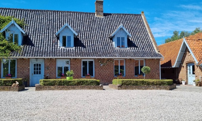 Oudezeele Cottage | Cottage for 15 with spa and games in Flanders