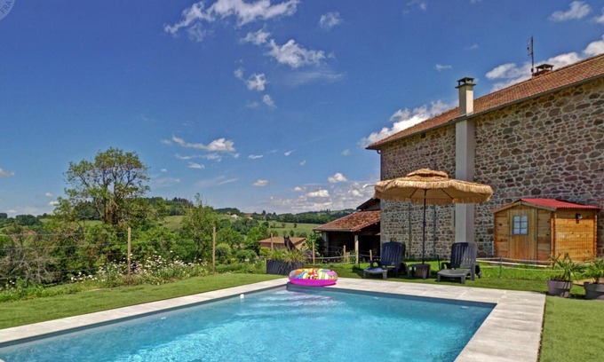 Belmont-de-la-Loire Cottage | Cottage for 8 with fireplace and pets allowed