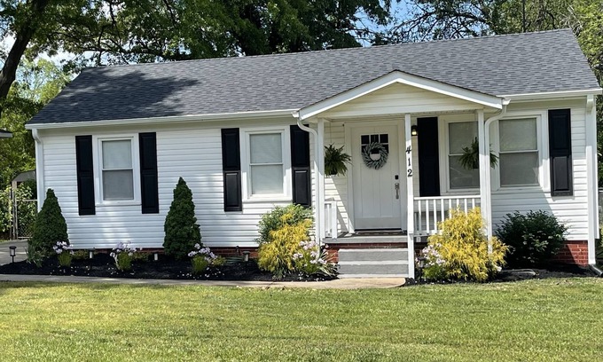 Sans Souci House | Cottage Haven-cozy, clean, comfortable close to DT