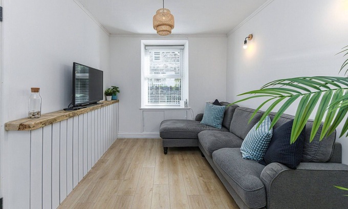 Rhiwbryfdir Cottage | Cottage in Snowdonia with Movie Room & Views