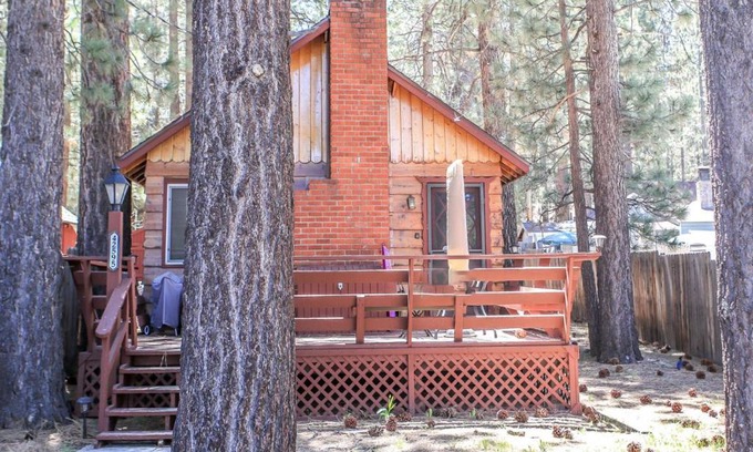 Big Bear Lake House | Cottage in the Pines by Big Bear Cool Cabins