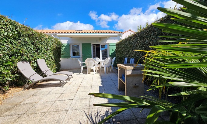 La Tranche-sur-Mer House | Cottage near the beach with pool south Vendée