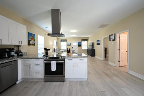 East Hill House | Cottage on 10th Cozy Retreat Near Downtown & Beach