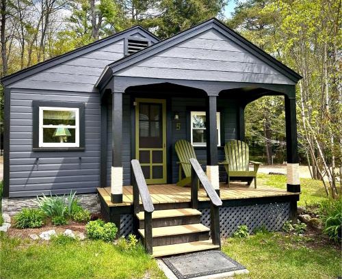 Holderness Hotel | Cottage Place on Squam Lake