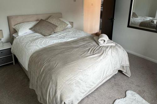 Middlewich House | Cottage - Sleeps 4 - Pets Ok - Patio - Parking