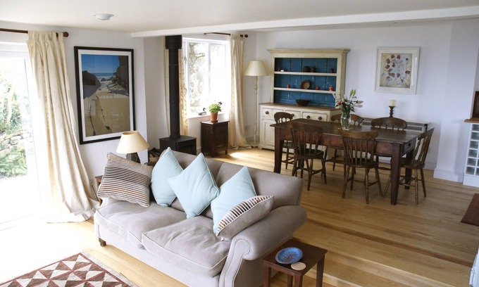 Mousehole Cottage | Cottage, sleeps 4, STUNNING SEA VIEWS, Cornwall coast walks, beaches, restaurant