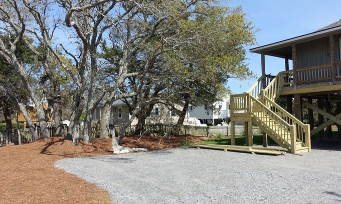 Ocracoke House | Cottage Station-Front row views of the Ocracoke Lighthouse!!