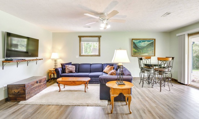 Nelsonville Cottage | Cottage w/Yard + Grill ~ 21 Mi to Hocking Hills!