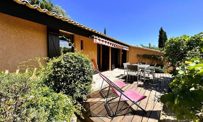 La Londe-les-Maures House | Cottage with 2 bedrooms for 4 people with shared pool and tennis