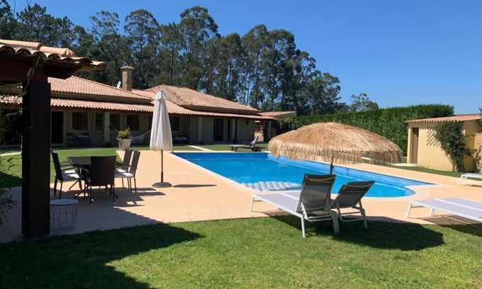 Cardielos Villa | Cottage with 9 bedrooms, picine et jacuzi, close the beach