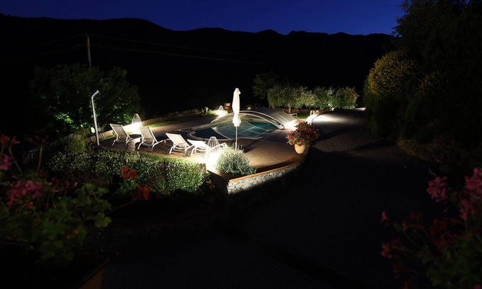 Rialto Cottage | Cottage with garden and heated pool