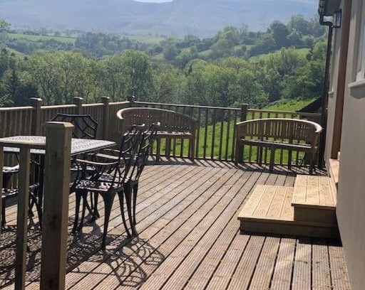 Llanfihangel Tal-y-llyn Apartment | Cottage with outstanding views