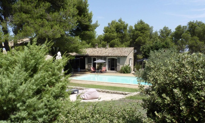 Eygalieres House | Cottage with Private Pool, Hot Tub and Peaceful Garden