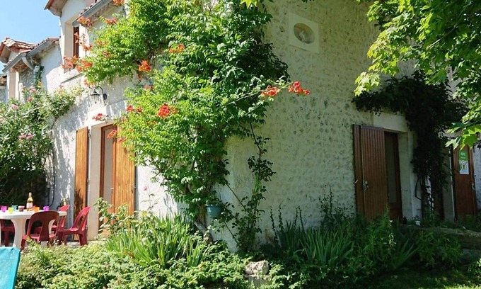 Salles-Lavalette Cottage | Cottage with views and fireplace - Pets allowed, Parking, WIFI