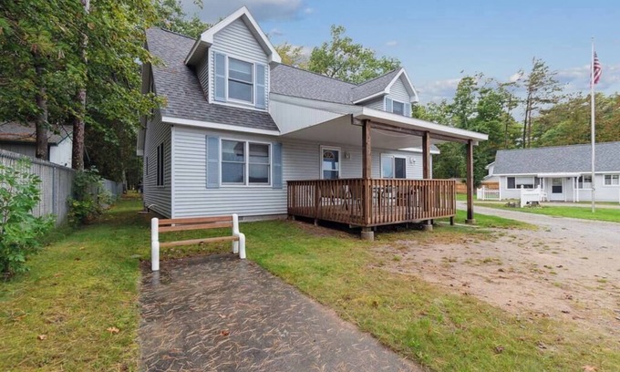 Greenbush Apartment | Cottages 6-7-9 - 8BR Lakefront stay for 16