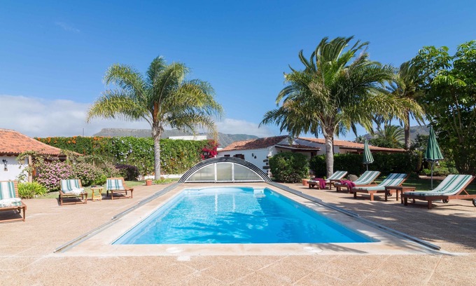 Tejina Villa | Cottages in the countryside with pool 2 km from the beach for large groups