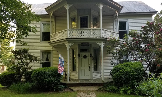 Meadows Of Dan Cabin | Country charm with fresh mountain air, lake amenities