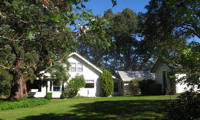 Grants Pass House | Country Estate with View of Rogue River Valley