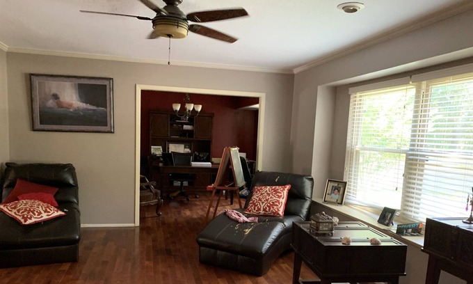 Garden Ridge House | Country Feel minutes from the City!