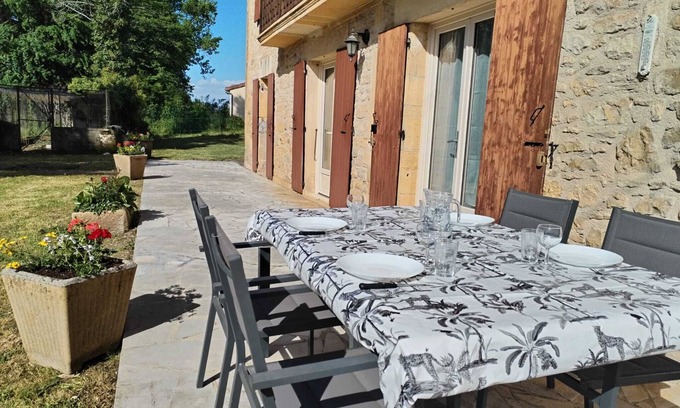 Calviac-en-Perigord House | Country gîte with Fénelon view, near Sarlat