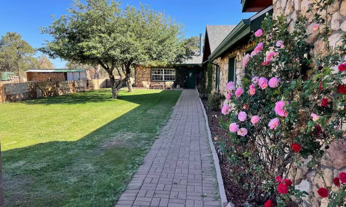 Winona House | Country Hideaway Suite