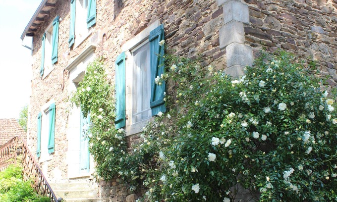 Brousse-le-Chateau Cottage | country holiday home - 5 rooms - 7/9 persons